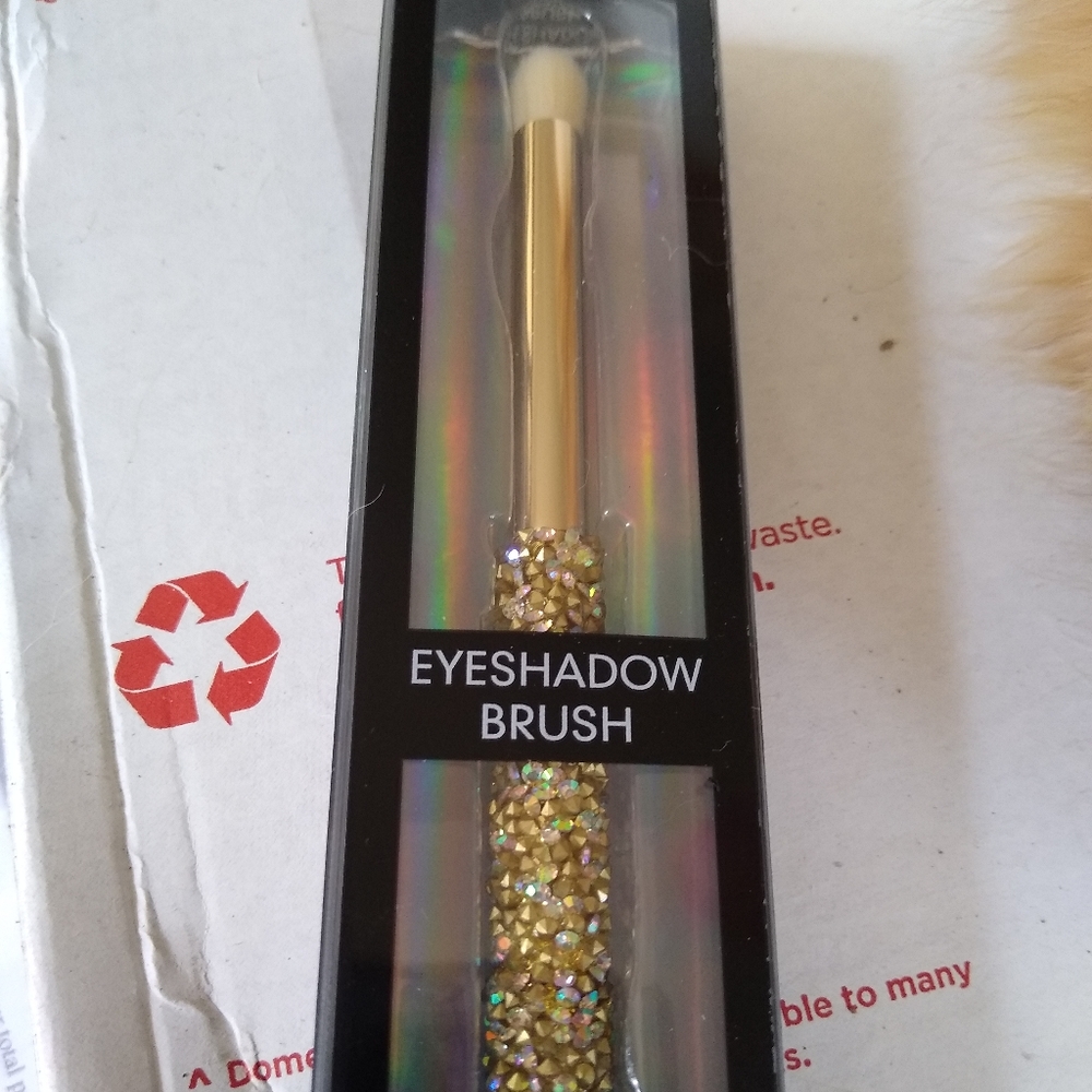 Eye shadow brush